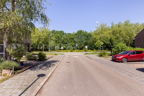 Foto - Te koop: Nette tussenwoning in het gezellige Klundert!